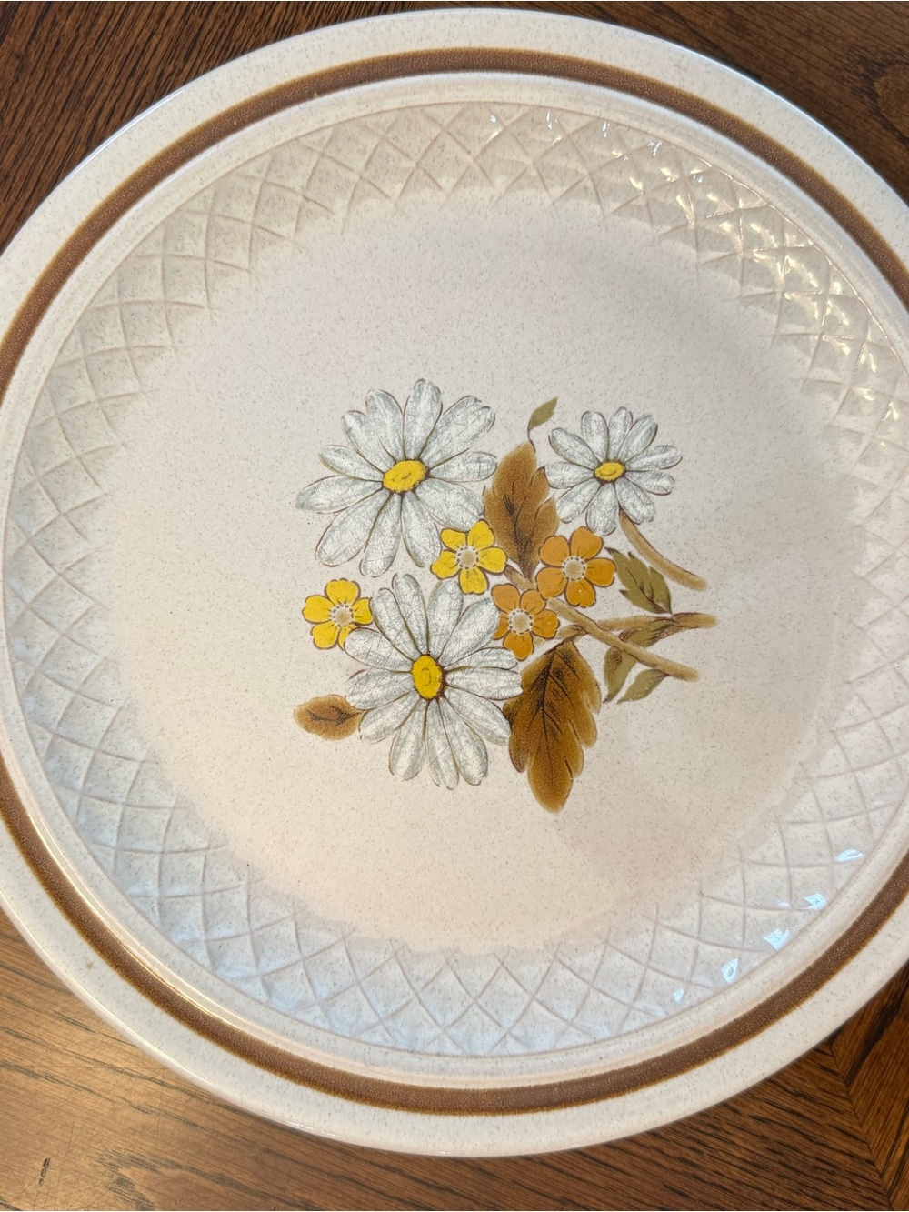 4 Vintage Nikki Japan Floral Stoneware Dinner Plate - Cream w/Yellow Daisy Motif - Picture 1 of 4